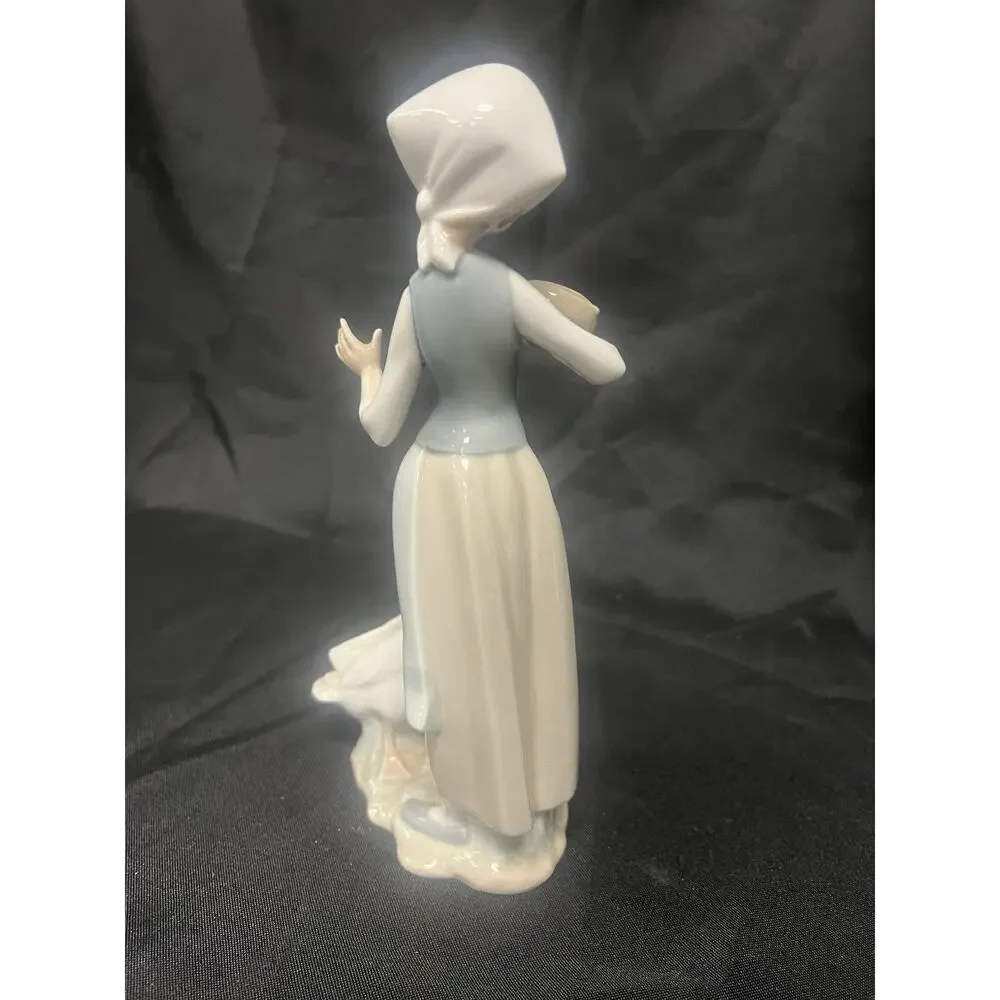 Lladro #1052 Girl Feeding Goose Duck Porcelain Figurine